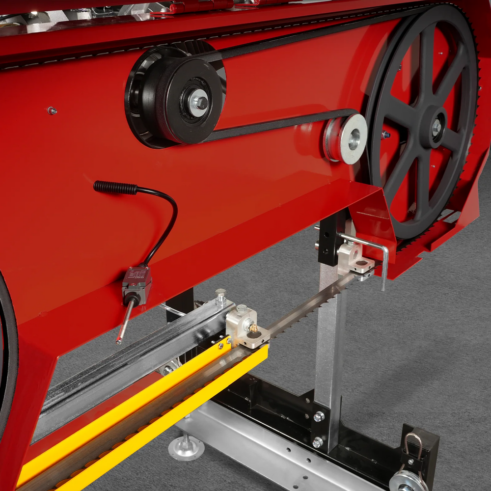 36" MAX Portable Sawmill,  25HP 688cc HONDA GX690 V-Twin Engine,  36" Board Width,  20' Track Length,  (10 x Blades Included),  SM-36HMAX