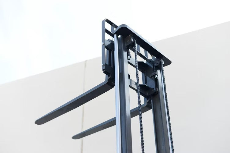 GNT Lithium Straddle Stacker Full Powered 145 in. Height 4000 lb. Capacity 24V G40BC-145LI New