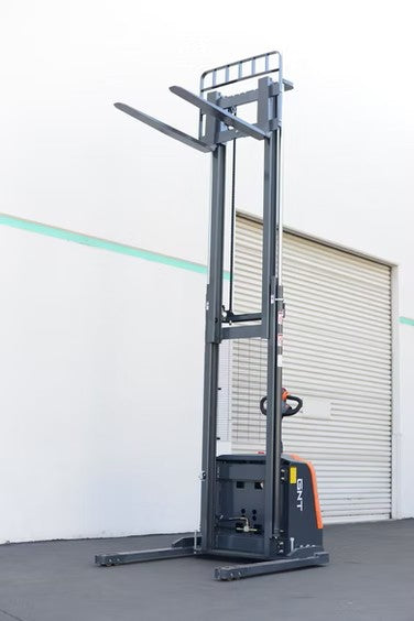 GNT Lithium Straddle Stacker Full Powered 145 in. Height 4000 lb. Capacity 24V G40BC-145LI New