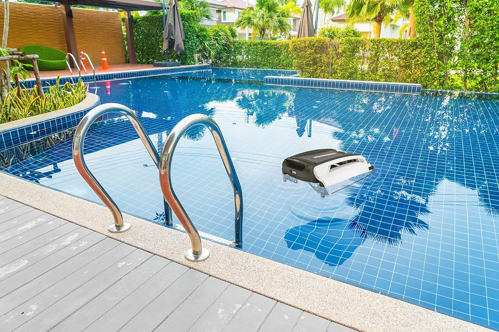Instapark Betta SE Automatic Robotic Pool Cleaner Solar Powered Pool Skimmer White New