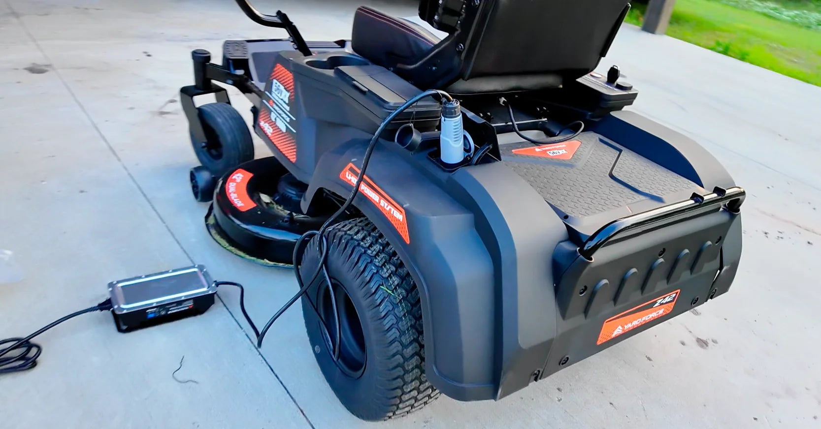 Yard Force Riding Lawn Mower 42