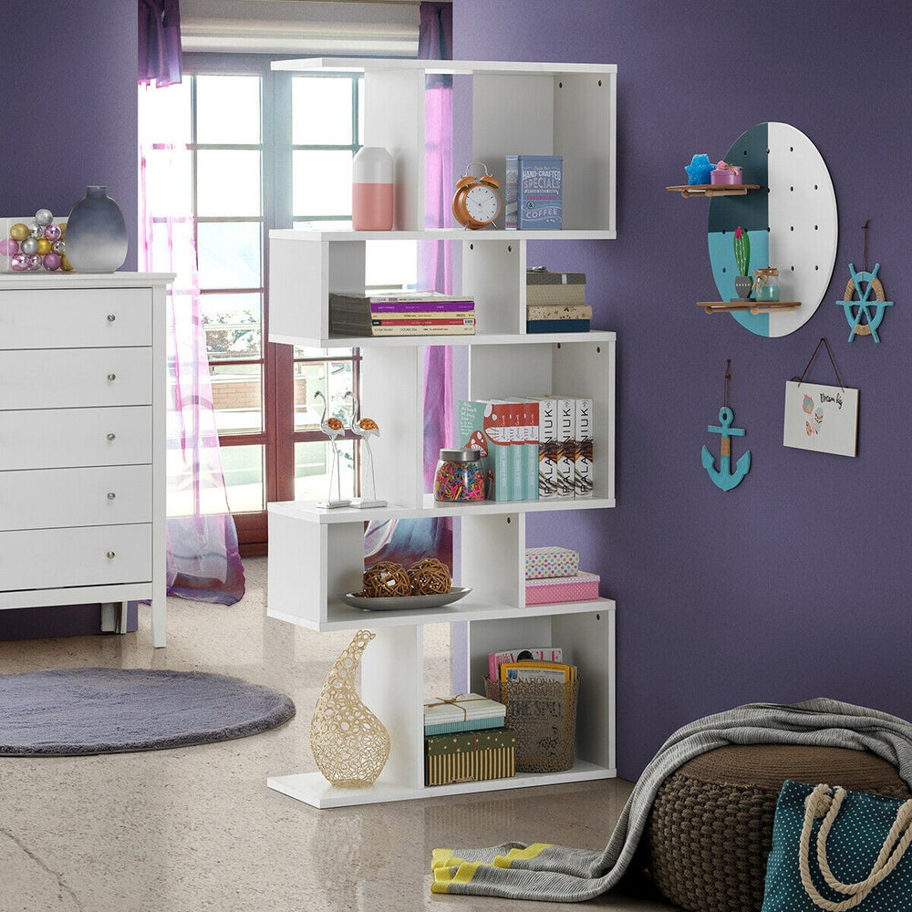 Ladder corner bookshelf in white with 5 cubes, perfect for storage and display in small spaces. Ideal for modern decor.