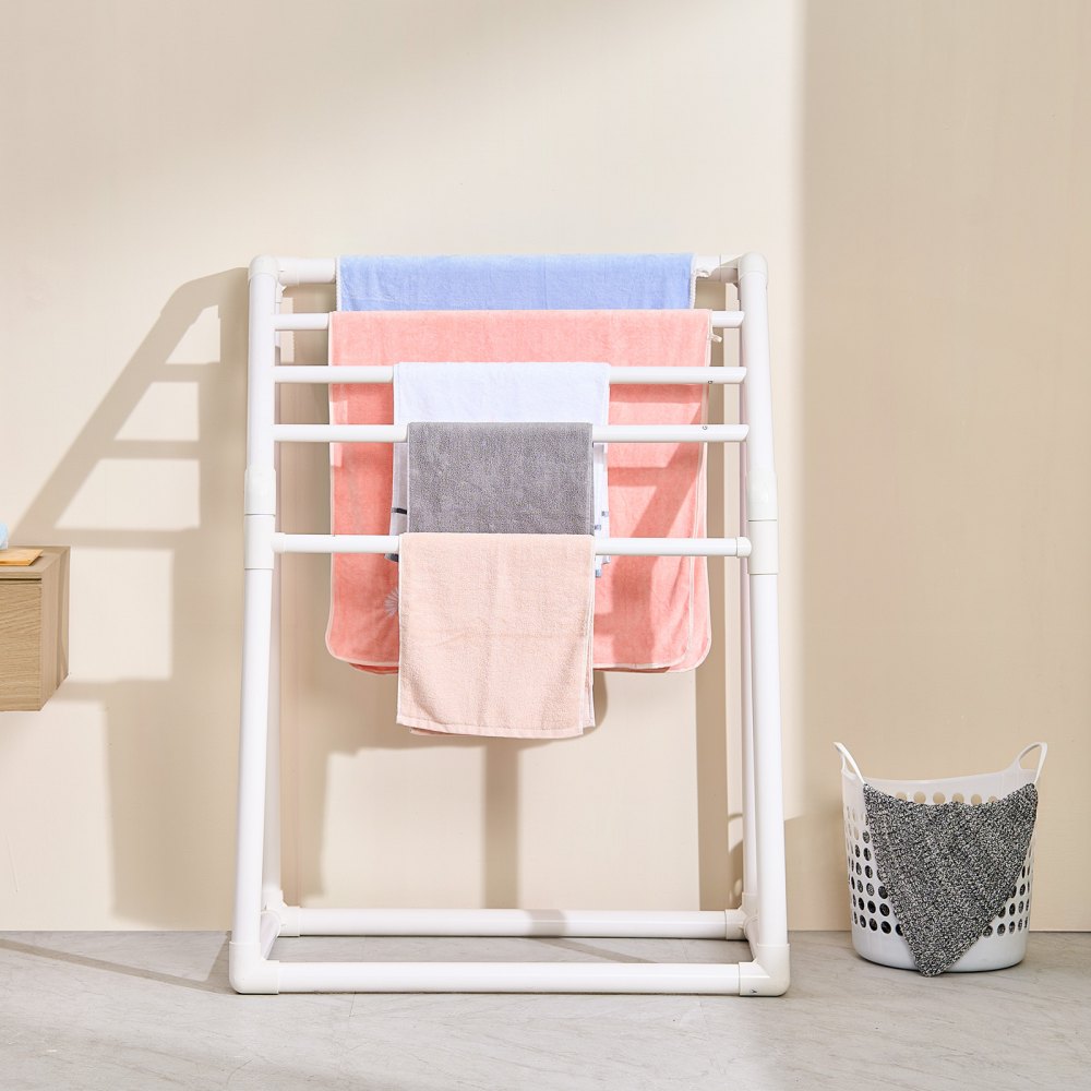 VEVOR Towel Rack, 5 Bars Outdoor PVC Towel Holder, Freestanding Pool Towel Hanger Stand with Clips, Bag & Hook, Outdoor Indoor Quilt Drying Rack Organizer, Ideal for Poolside, Bathroom, Spa, White